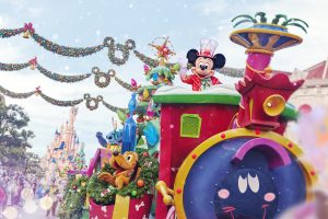 Disneyland Paris - Mickey et sa Parade Etincelante de Noël ©Disney