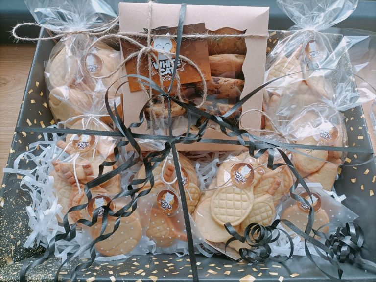 WHITE CAT COOKIES