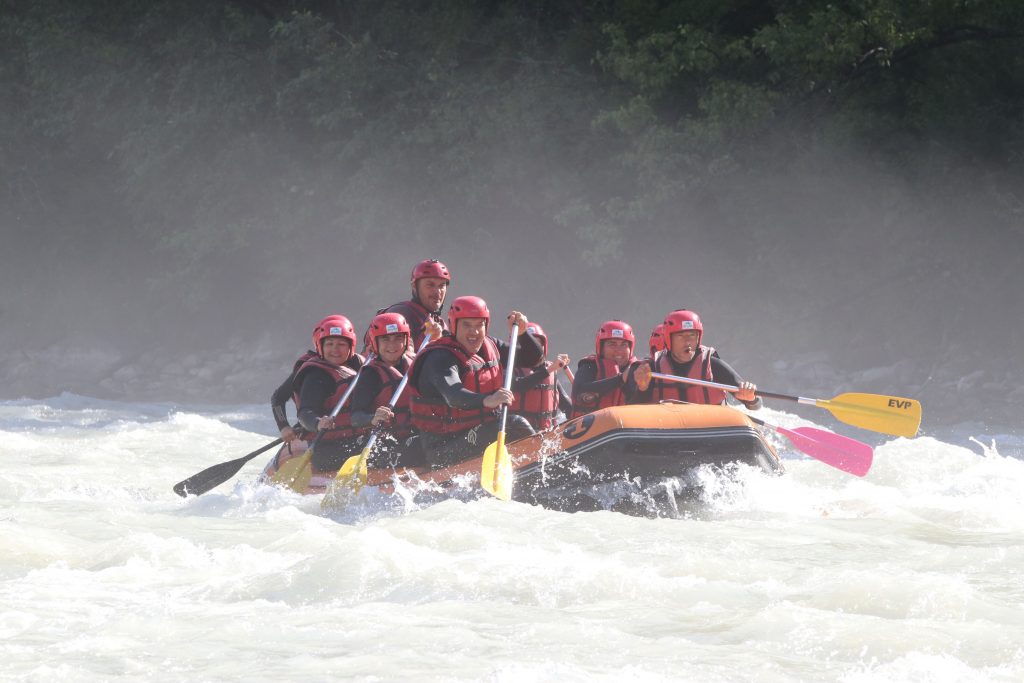 Alpes Idées Séjours — Sorties et séjours nature CSE sur mesure dans les Hautes-Alpes : rafting, VTT, ski et stages vélo