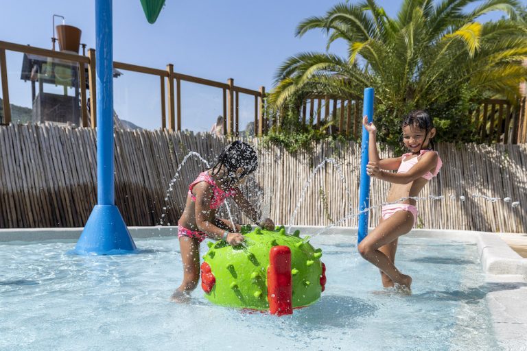CAMPING LE BOIS FLEURI *****
