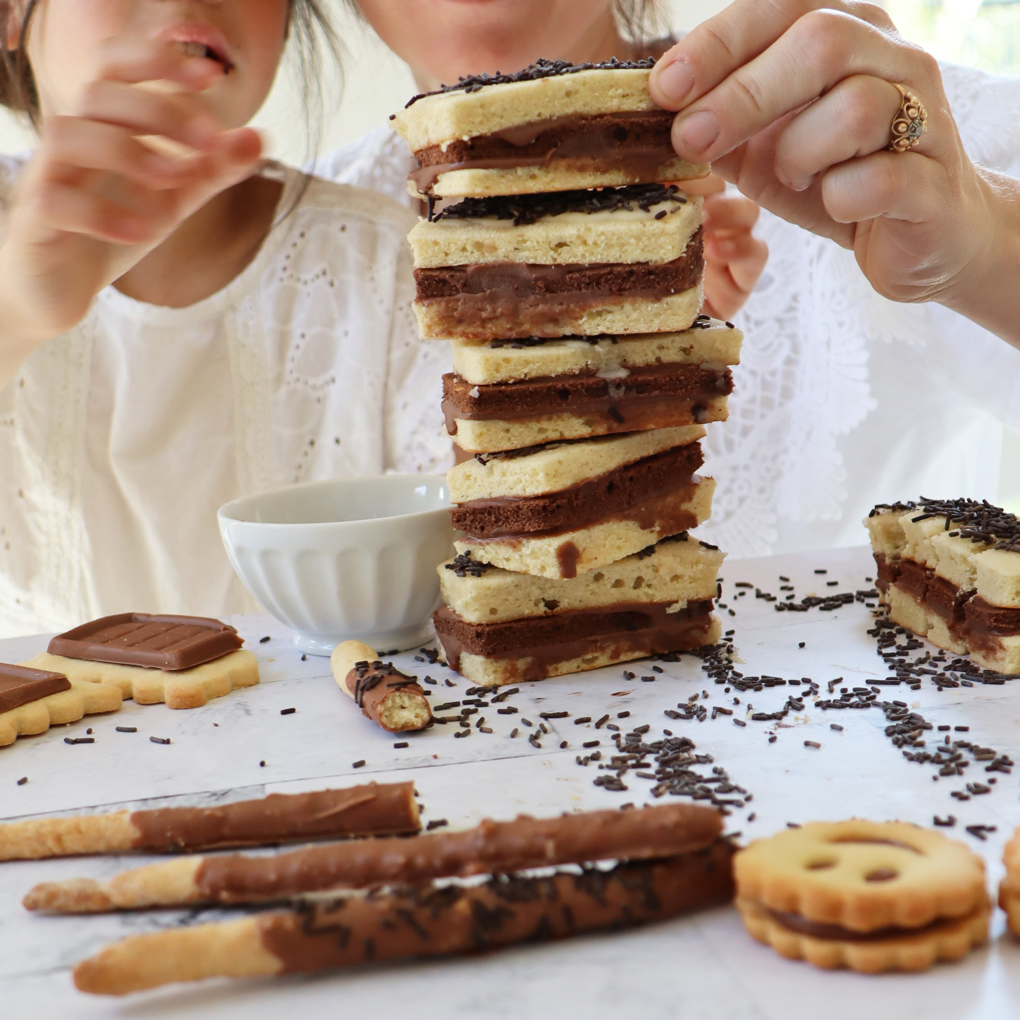 Pour la rentrée ou Noël, les box OOKIES, une idée gourmande pour les enfants des salariés Ookies, le Cadeau de noel CSE pour les enfants avec la box_magazine Influence!cse