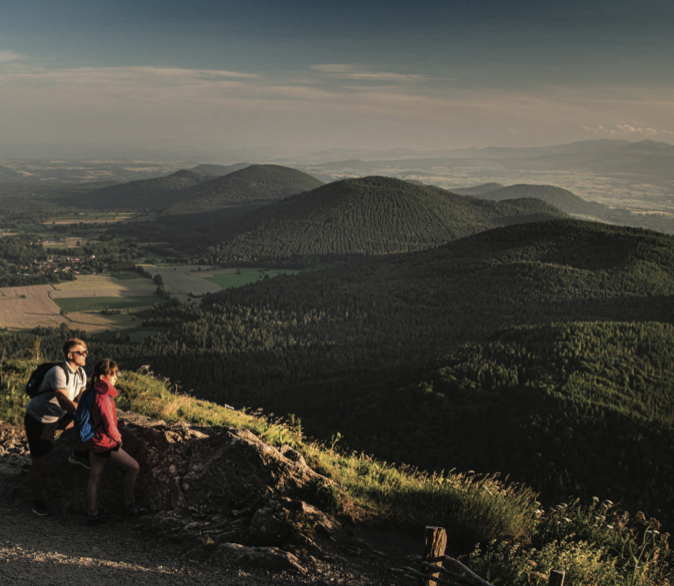 Le Panoramique des Dômes : un train d’exception au cœur des volcans d’Auvergne
