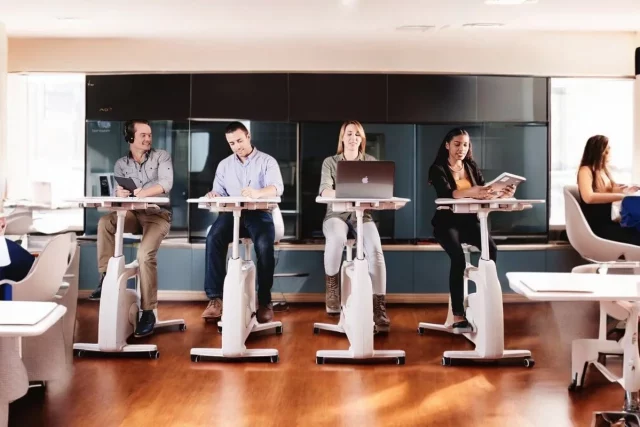 La sédentarité s’est installée partout, sans faire de bruit.