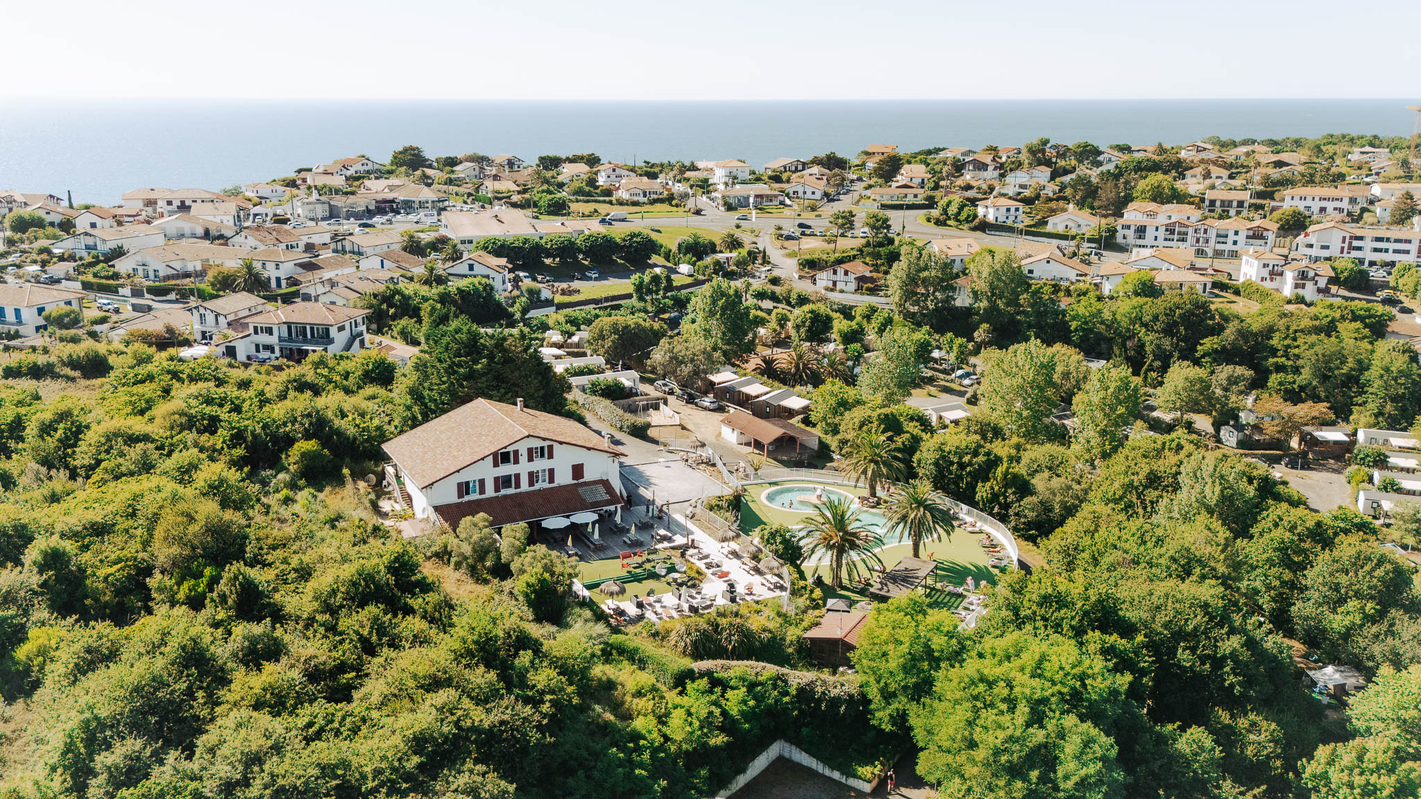 Confort haut de gamme et proximité de la nature : 5 campings à découvrir !