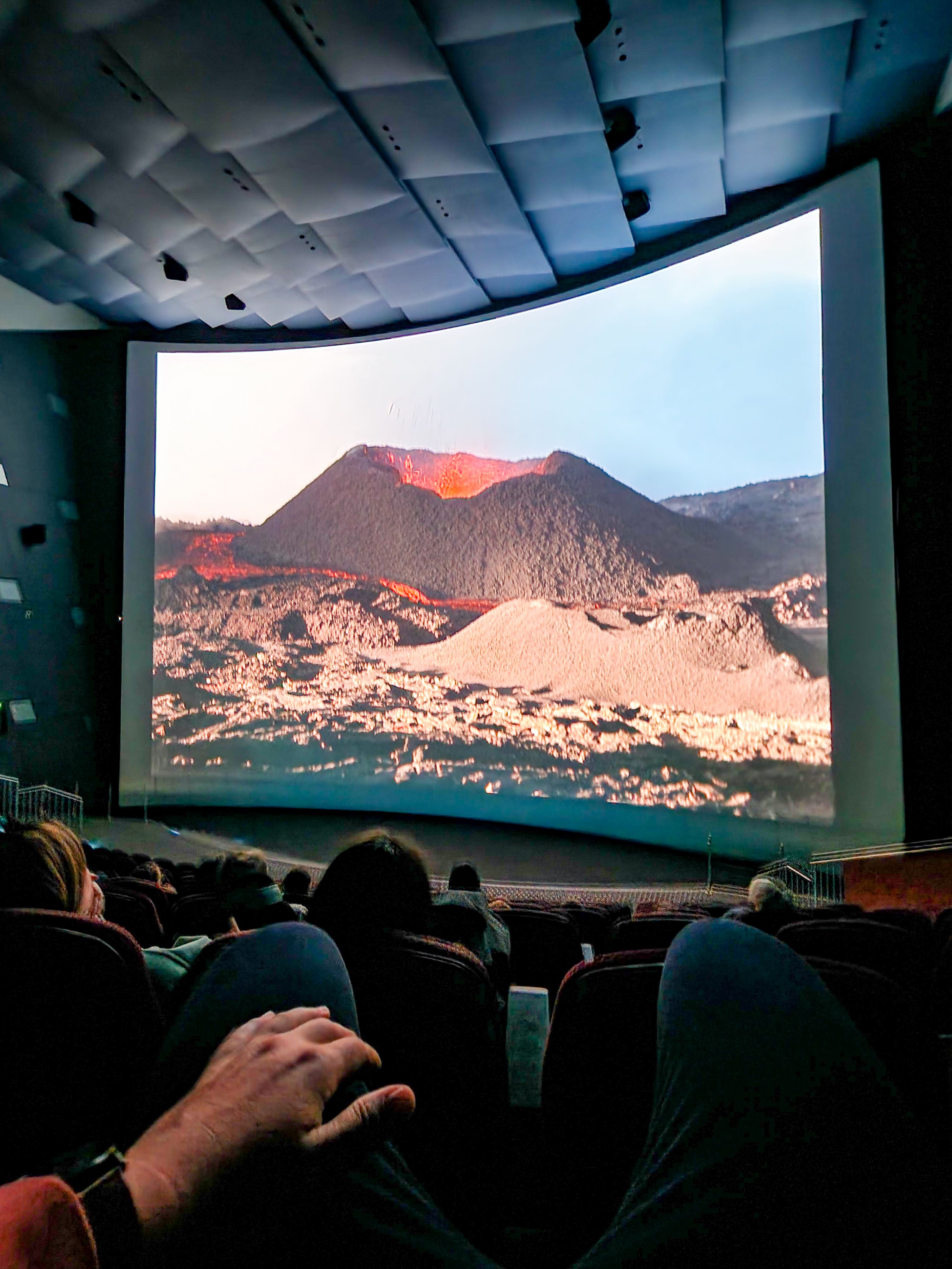 Bienvenue dans l’aventure sensationnelle de la Terre et de l’Univers ! 