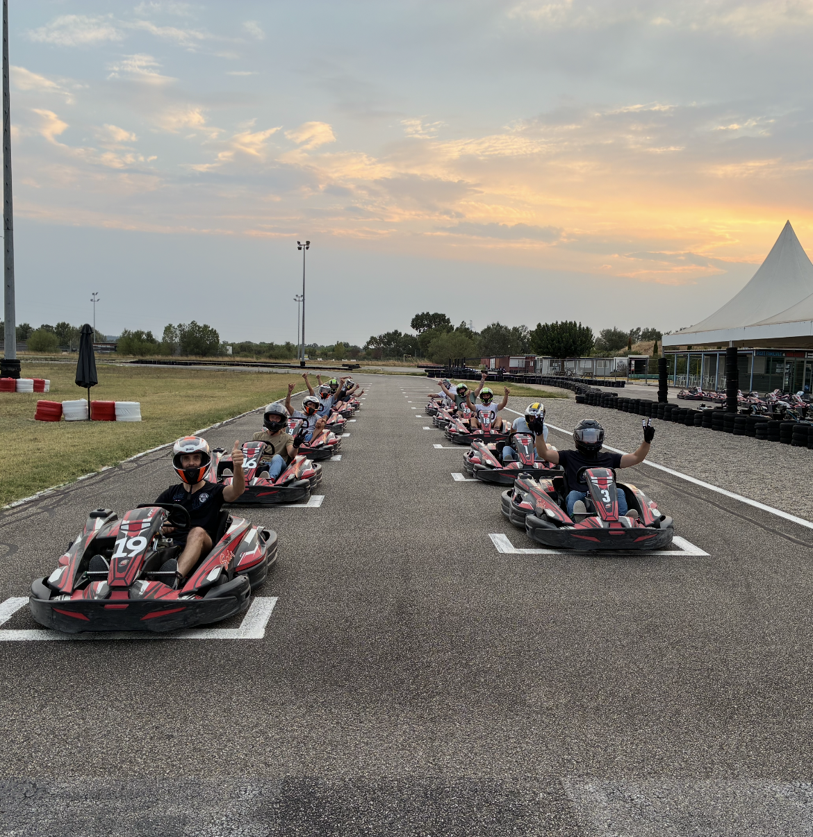 Karting de Monteux – piste de karting pour sorties CSE et entreprises dans le Vaucluse