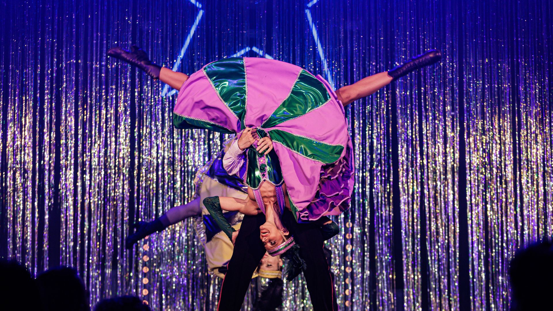 L'étoile bleue — Cabaret-Théâtre à Marseille, dîner-spectacle et offres CSE-cancan