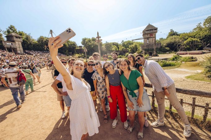 Puy du Fou 2026 : la saison commence le 4 avril ! Puy du Fou 2026 — spectacle L'Épée du Roi Arthur parc de loisirs Vendée billetterie CSE