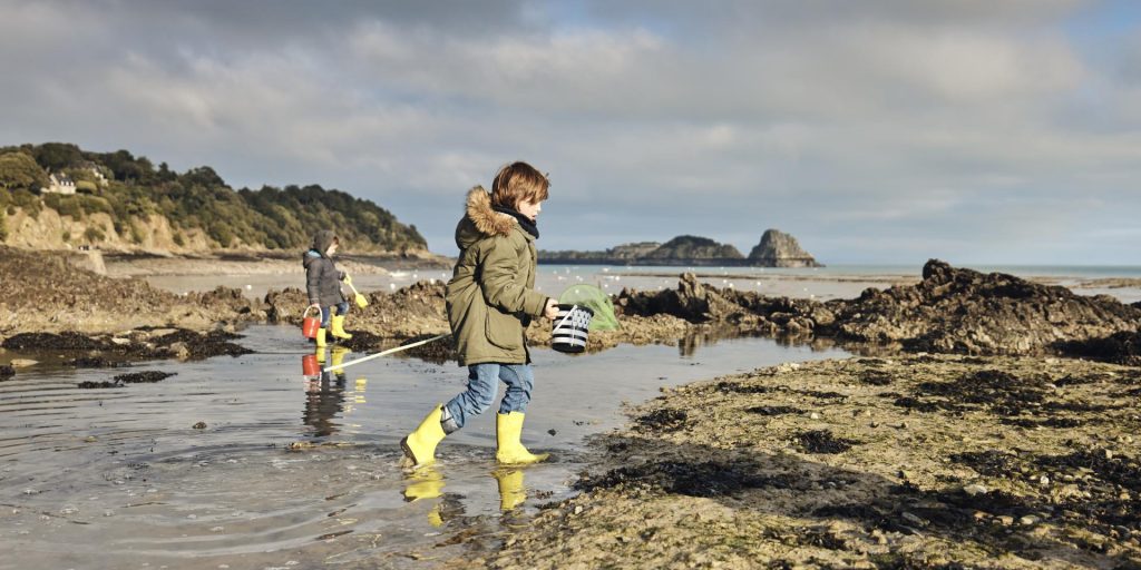 Pêche en Bretagne - en mer en Bretagne, sortie CSE encadrée avec poisson capturé