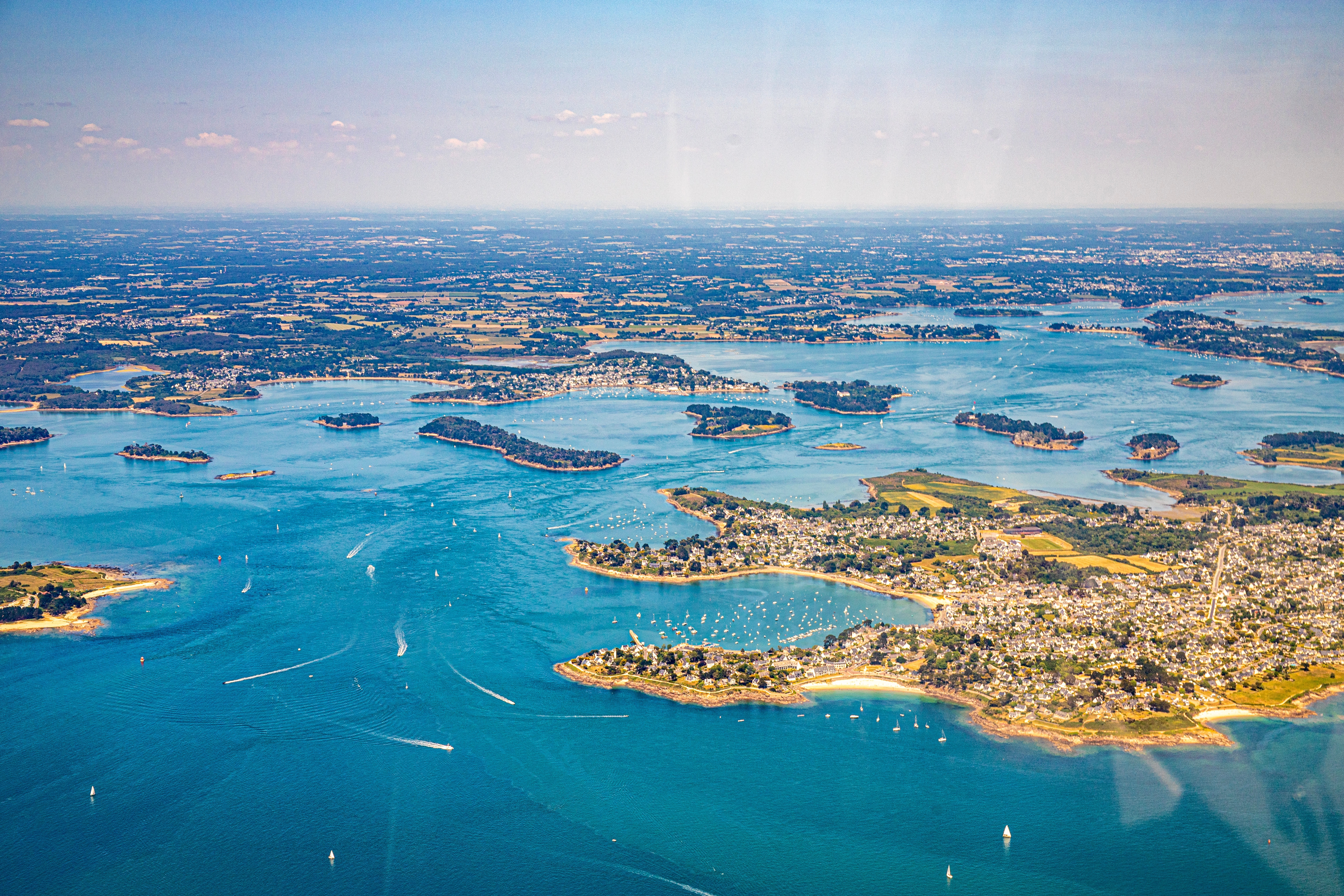 Golfe du Morbihan CSE : vue aérienne des 40 îles en Bretagne sud