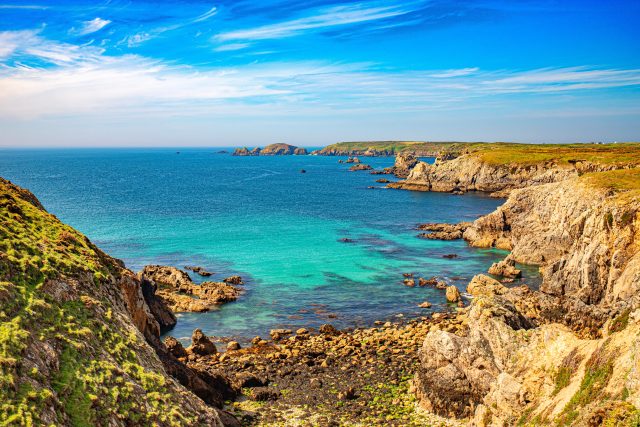 Îles d'Iroise CSE : Ouessant, falaises sauvages et port breton