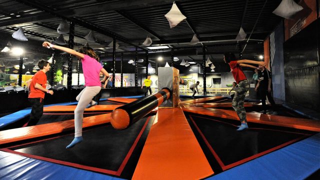 Magazine_CSE_Influence_CSE_Loisirs_indoor_offre_cse_avantages_salariés_1 Loisirs indoor en CSE dans un trampoline park