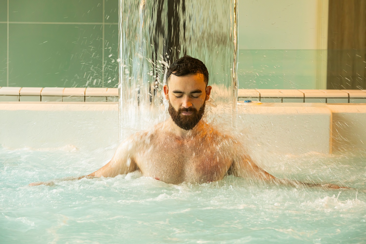 séjour - Thalassa Le Touquet CSE : la piscine d’eau de mer chauffée sous la verrière, face à la plage
