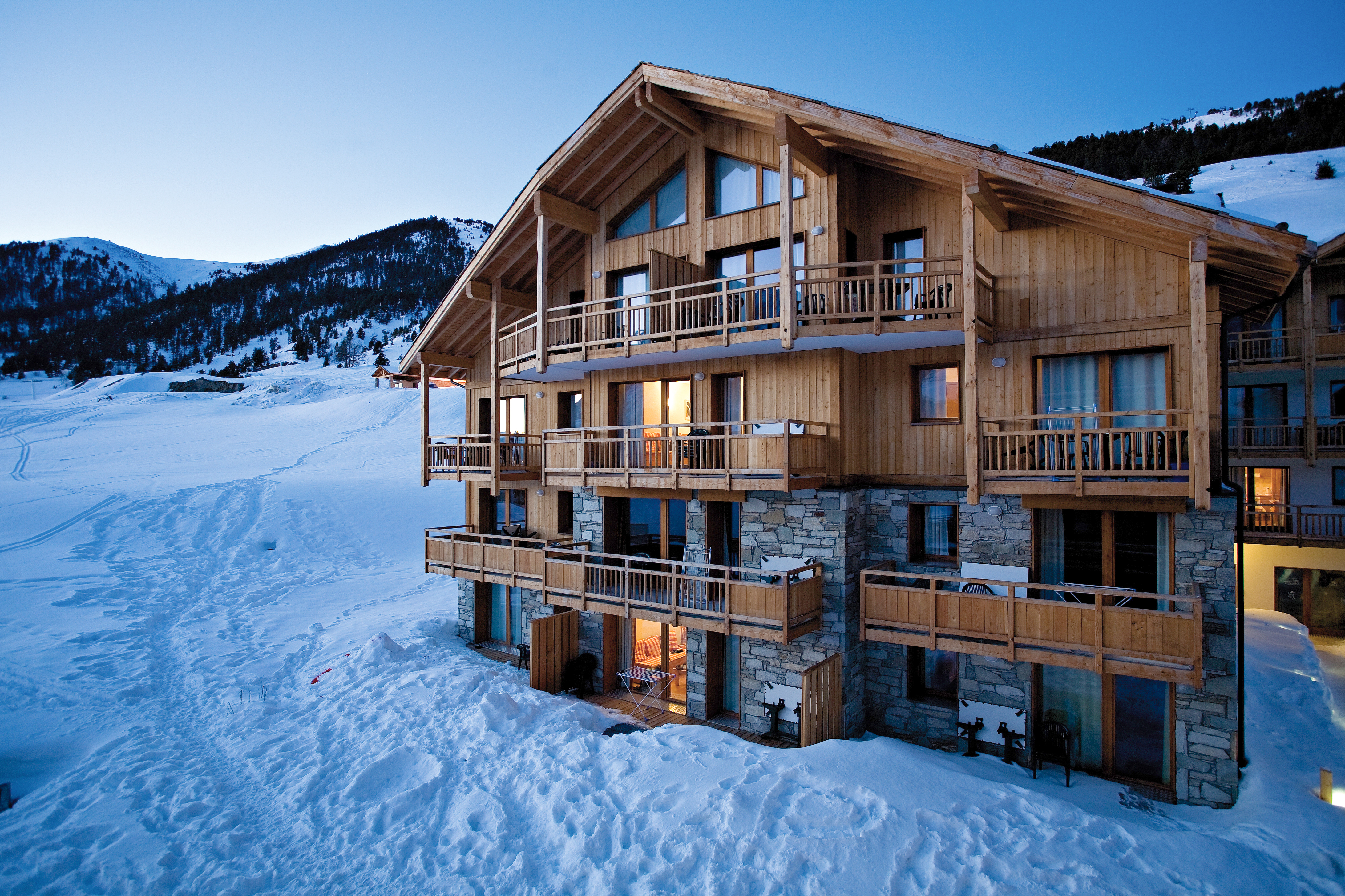 La montagne, version MMV Résidence Club MMV enneigée au cœur d’une station des Alpes